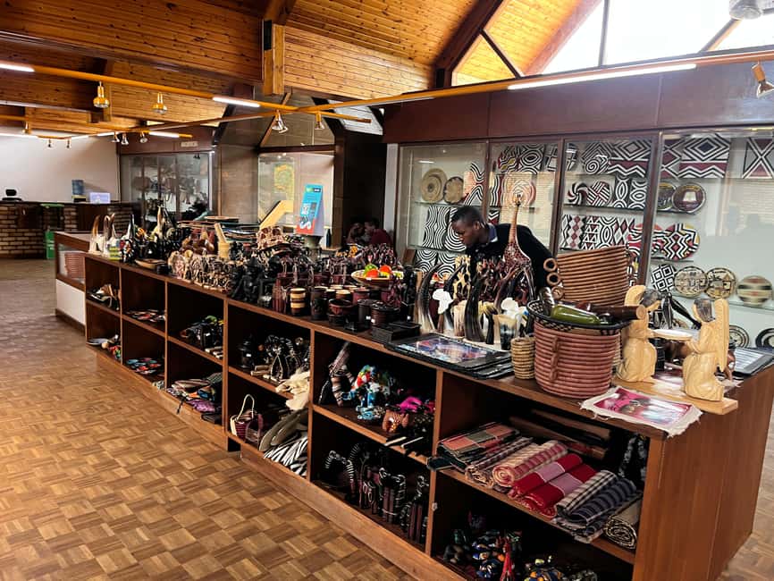 Kigali: Culture tour @ King palace, museum & the memorial - Murambi: the day’s most serious stop